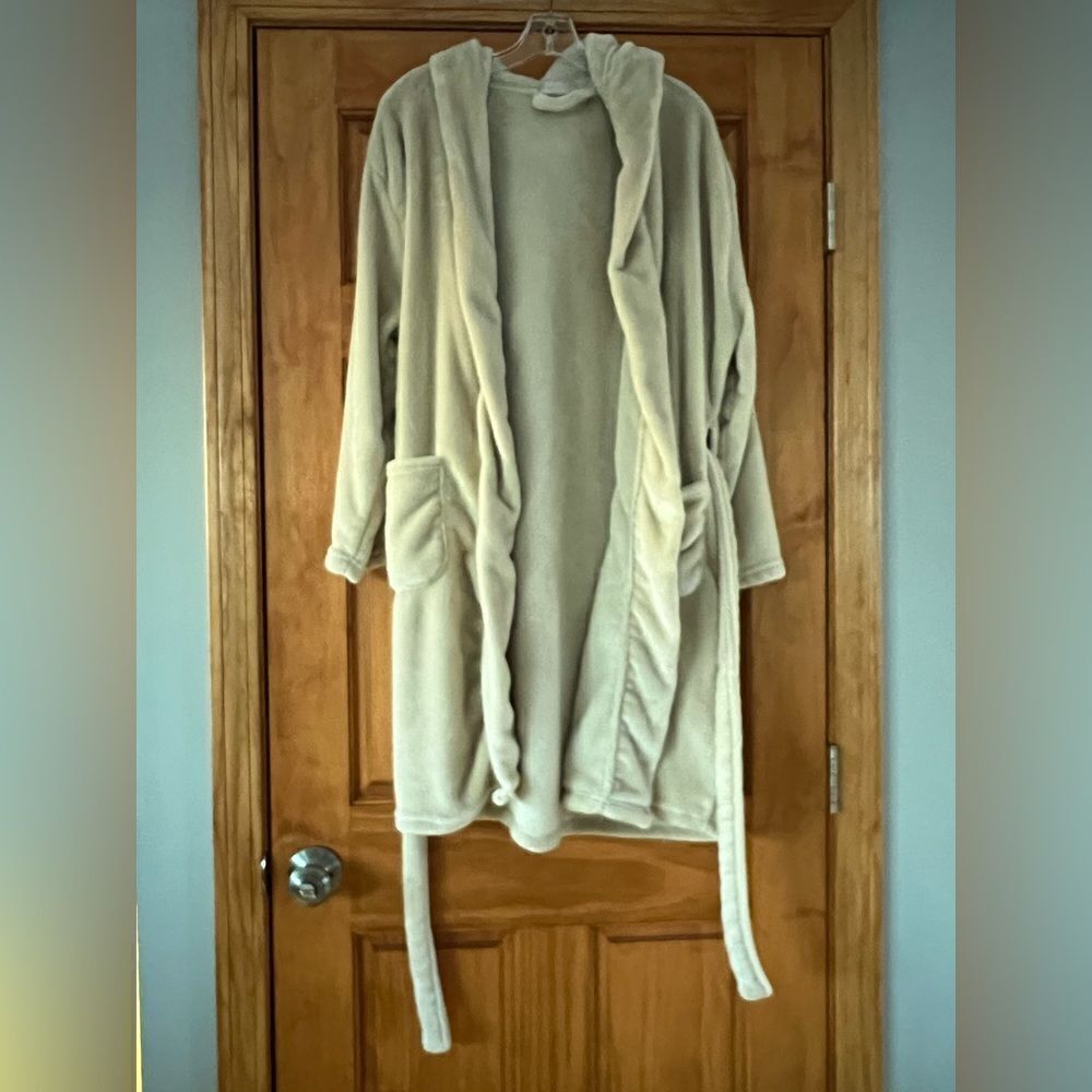 Summer and Rose Women’s Cozy Robe with Hood - Picture 2 of 5